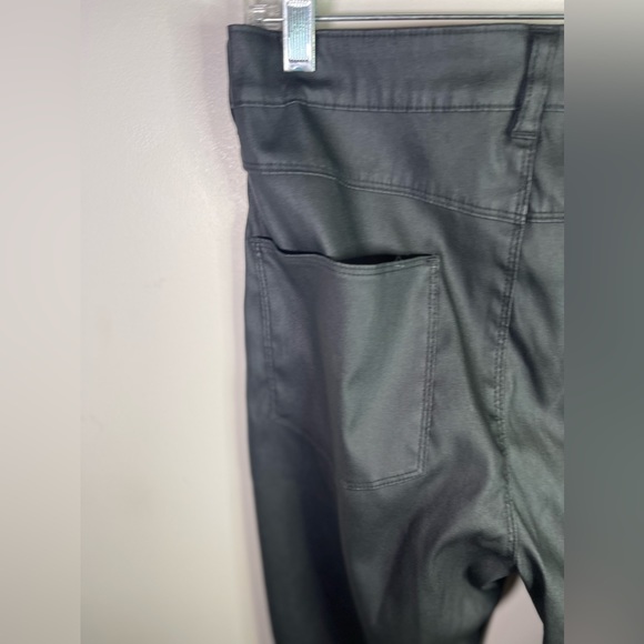 DENIM & CO. Black Denim 5 Pocket Pull-on Straight-Leg Jeggings Womens size 10 - Picture 7 of 12